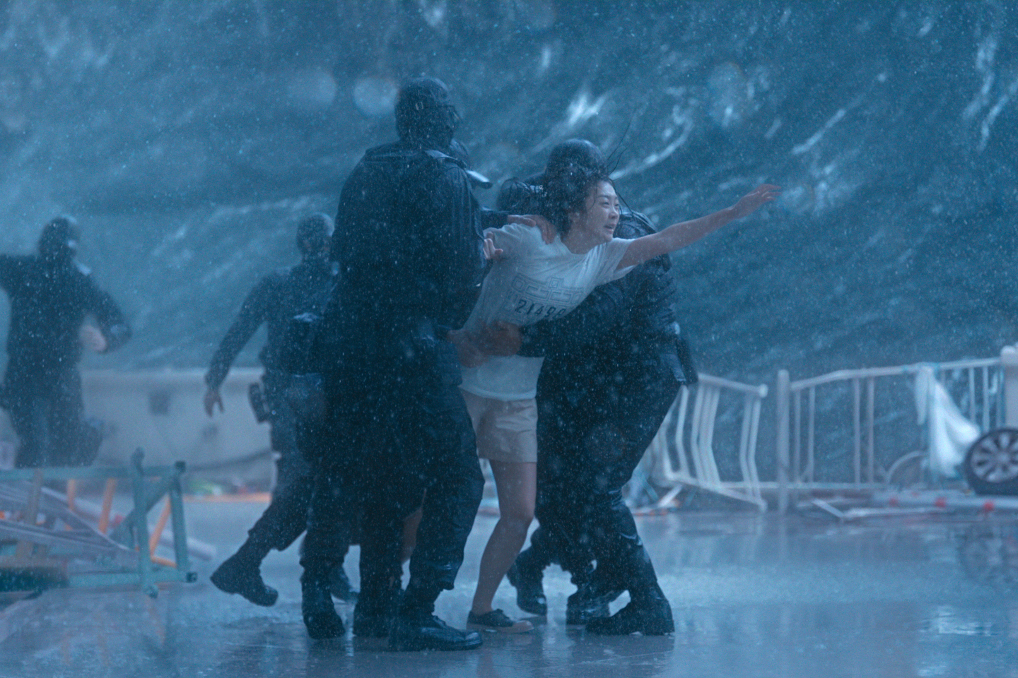 Still from Netflix's sci-fi disaster film "The Great Flood" (2025) [NETFLIX]