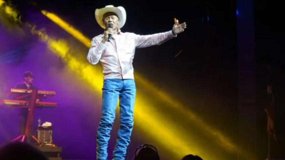 East Texas country singer Neal McCoy to say pledge at White House