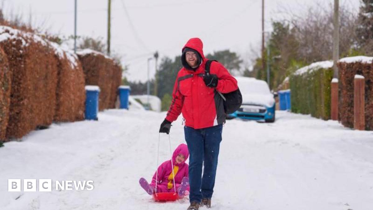 UK weather latest: Schools closed, trains cancelled and flights delayed as snow hits