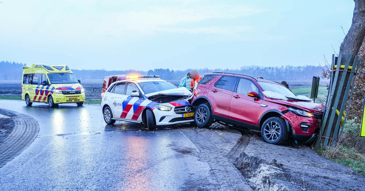 Gladheid in Drenthe: politie knalt op personenauto en schoolreisje loopt vertraging op