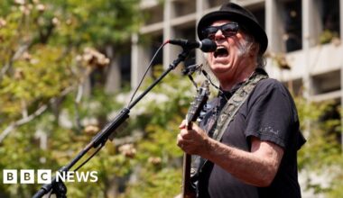 Neil Young offers Greenland free access to his catalogue