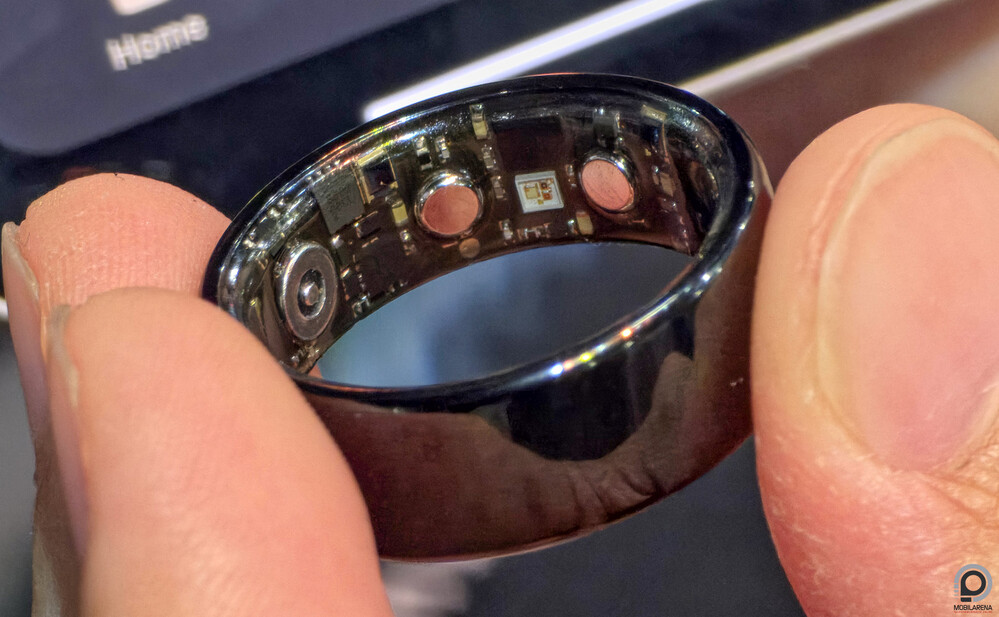 Az AI Health Ring with ECG