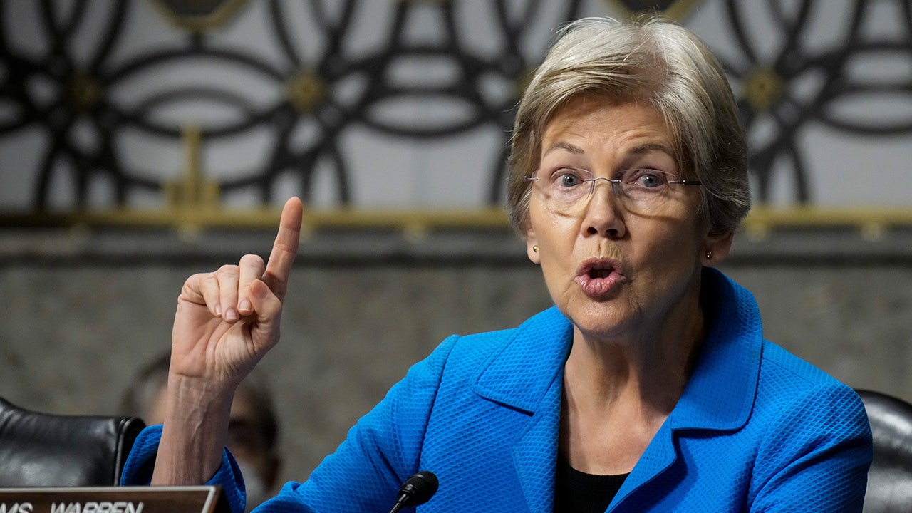 Elizabeth Warren, Democrats investigate banks over Venezuelan oil sales