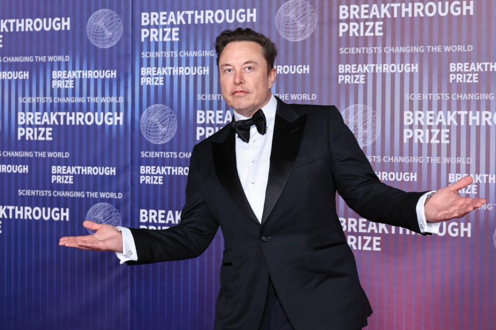 Elon Musk's Ex Ashley St. Clair Says Grok “Undressed” Her Photos at 14