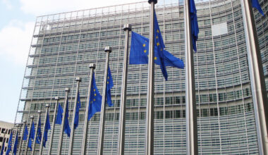 Vor dem EU-Sitz in Brüssel.