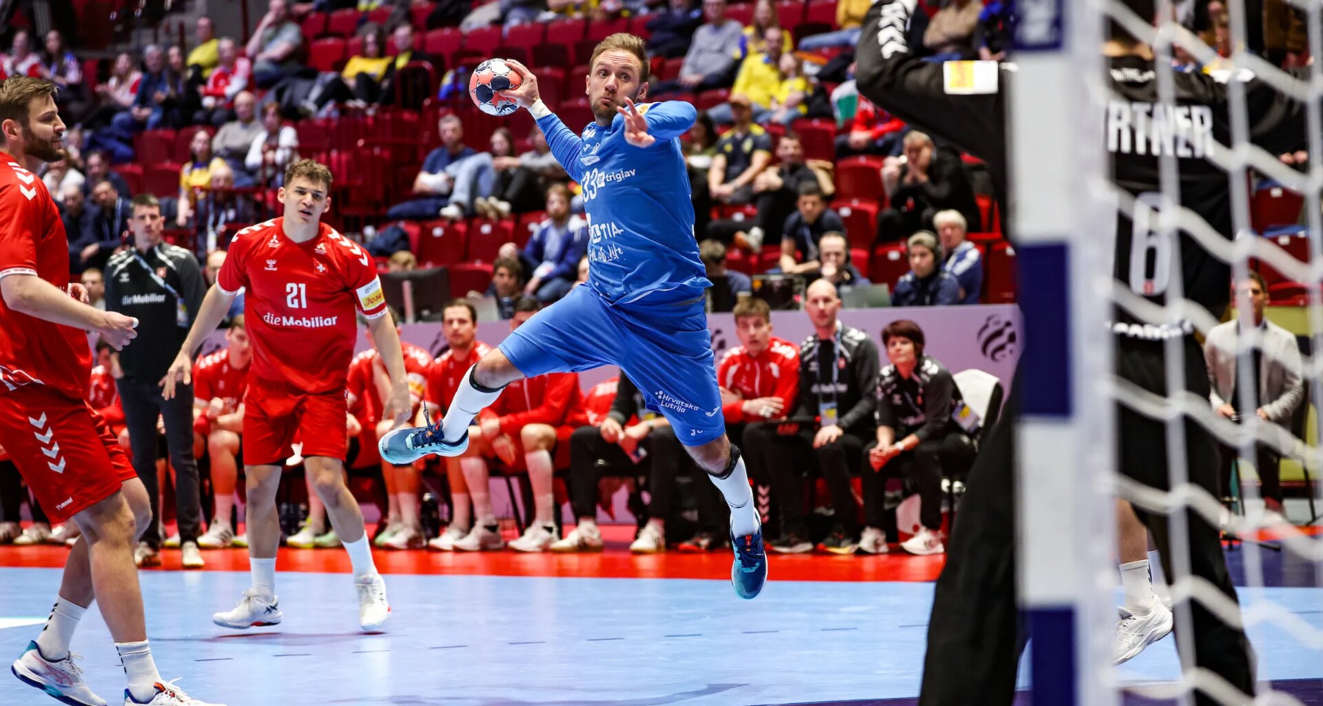 Croatia heat up EHF EURO semi-final race with second main round win