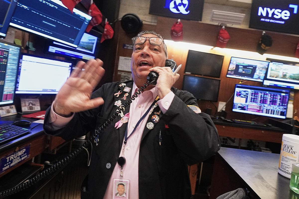 Dow, S&P 500, Nasdaq rise as techs revive, oil majors jump after US strike in Venezuela