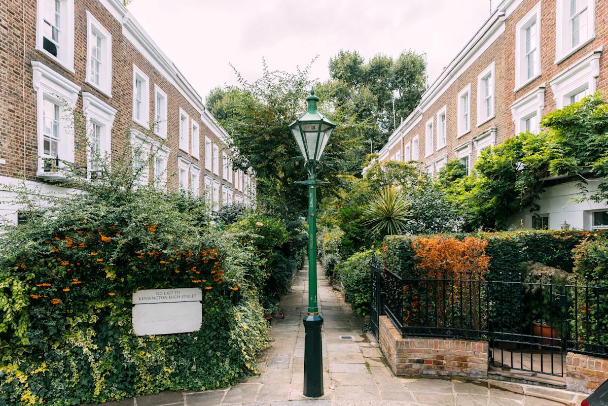 UK lenders hold mortgage rates as nearly 1 million borrowers brace for payment rises