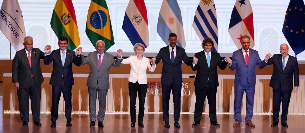 EU Commission President von der Leyen and leader of the Mercosur states | dpa EU Commission President von der Leyen and leader of the Mercosur states