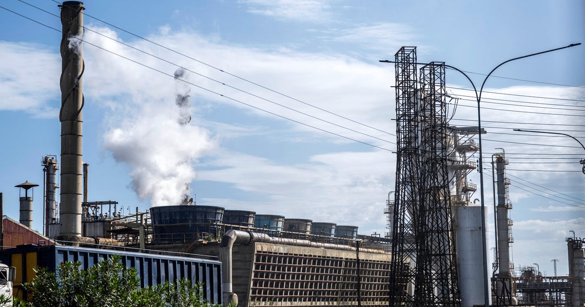 More Venezuelan oil is coming to the U.S. Here's what that means for gas prices.