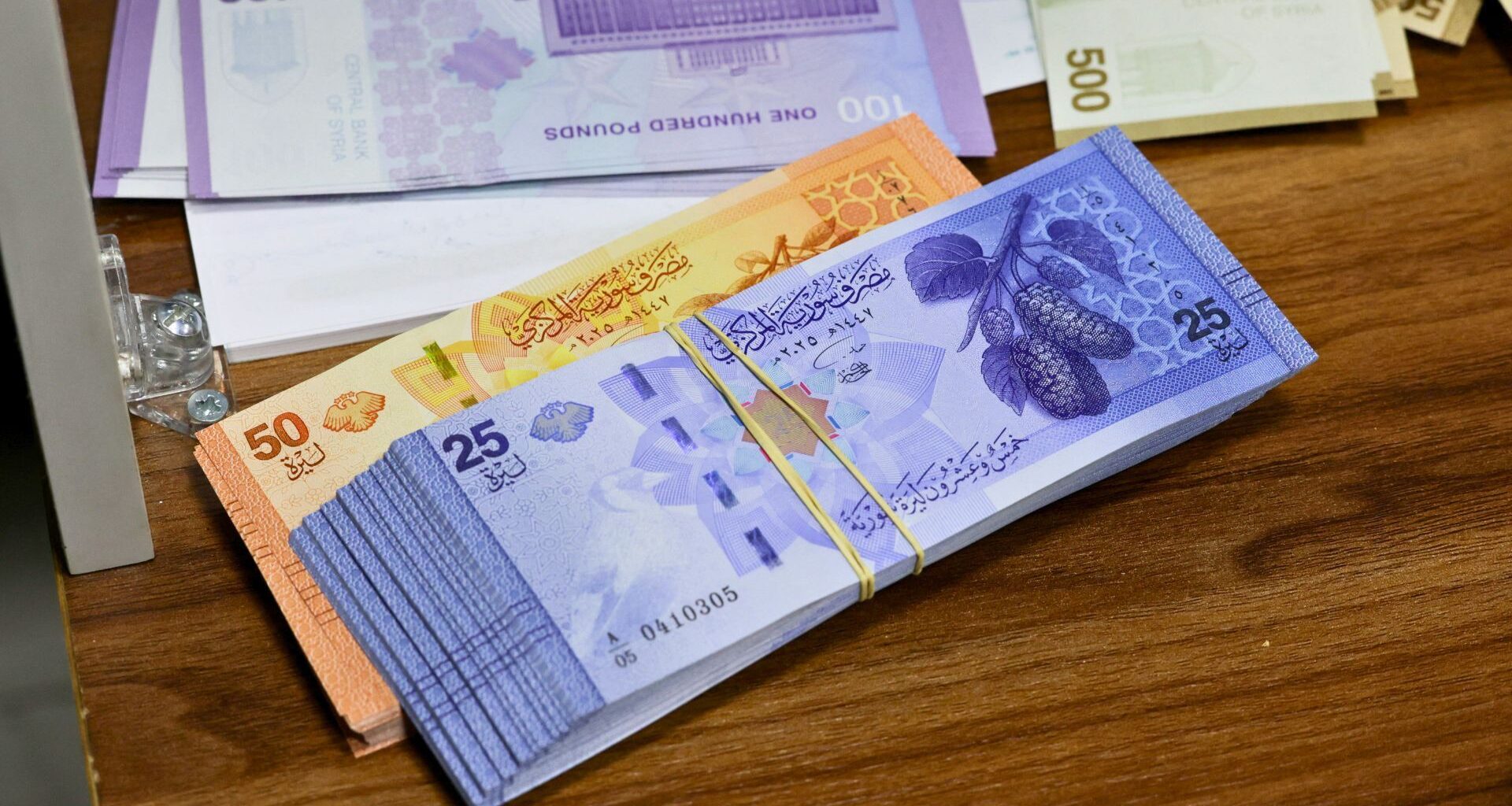 Syria’s new currency removes al-Assad family images, seeks to boost economy | Syria's War News