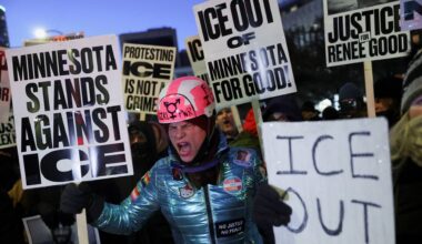 Trump promises to ‘de-escalate’ Minnesota crisis after Alex Pretti shooting | Donald Trump News