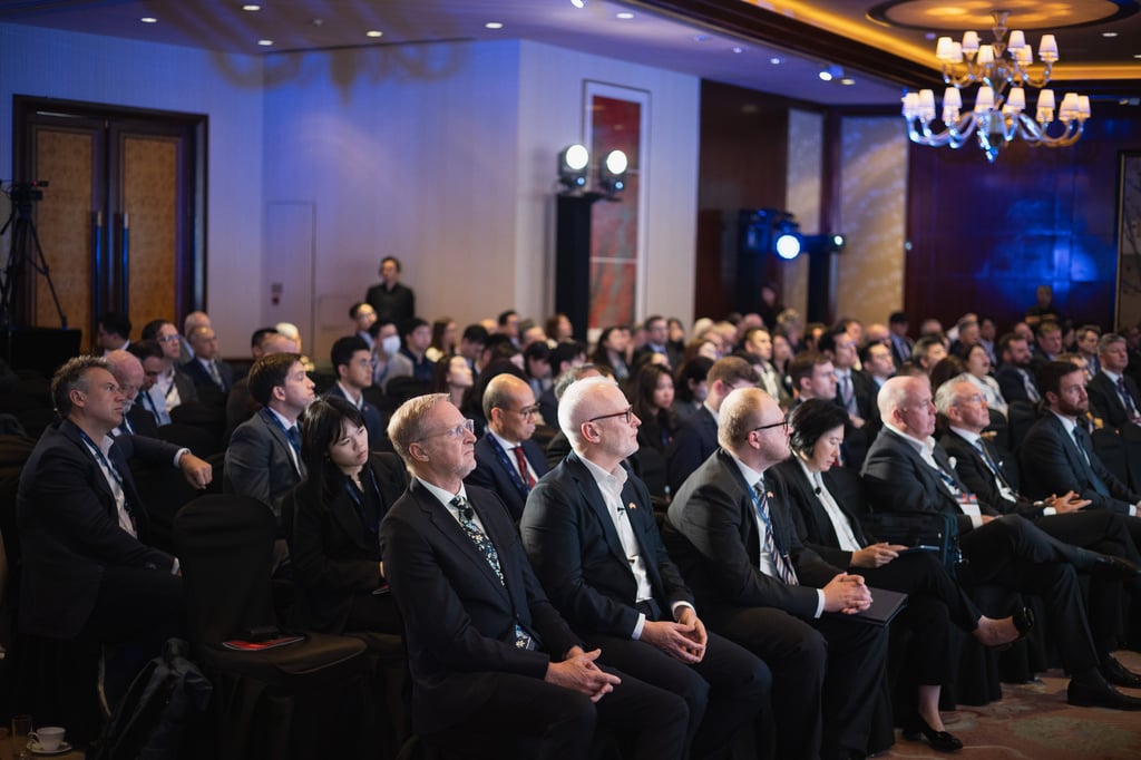 Brian Davison CMG, His Majesty’s Consul General to Hong Kong and Macao (front row, first left), and Lord Jason Stockwood, Minister for Investment (front row, second left), joining delegates at the Conference.