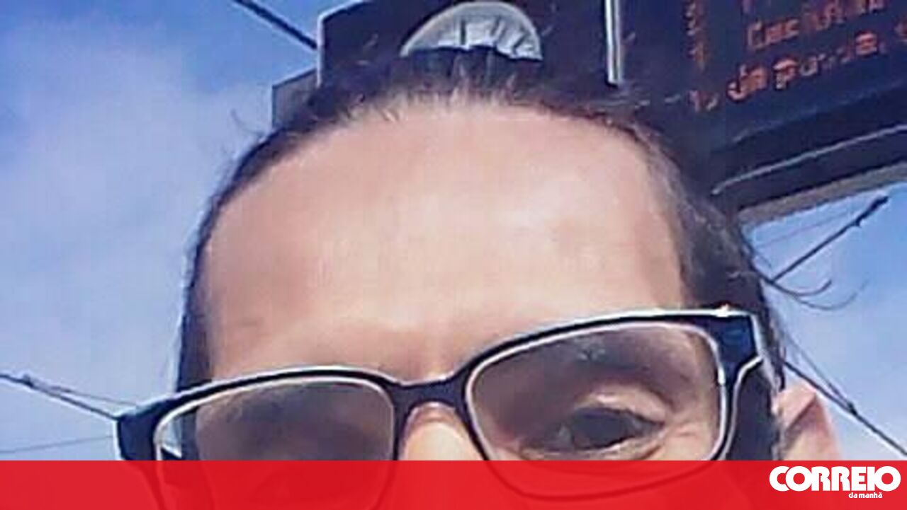 Sem-abrigo encontra telemóvel esquecido em bomba de gasolina e acaba morto a murro e pontapé em Almada - Portugal