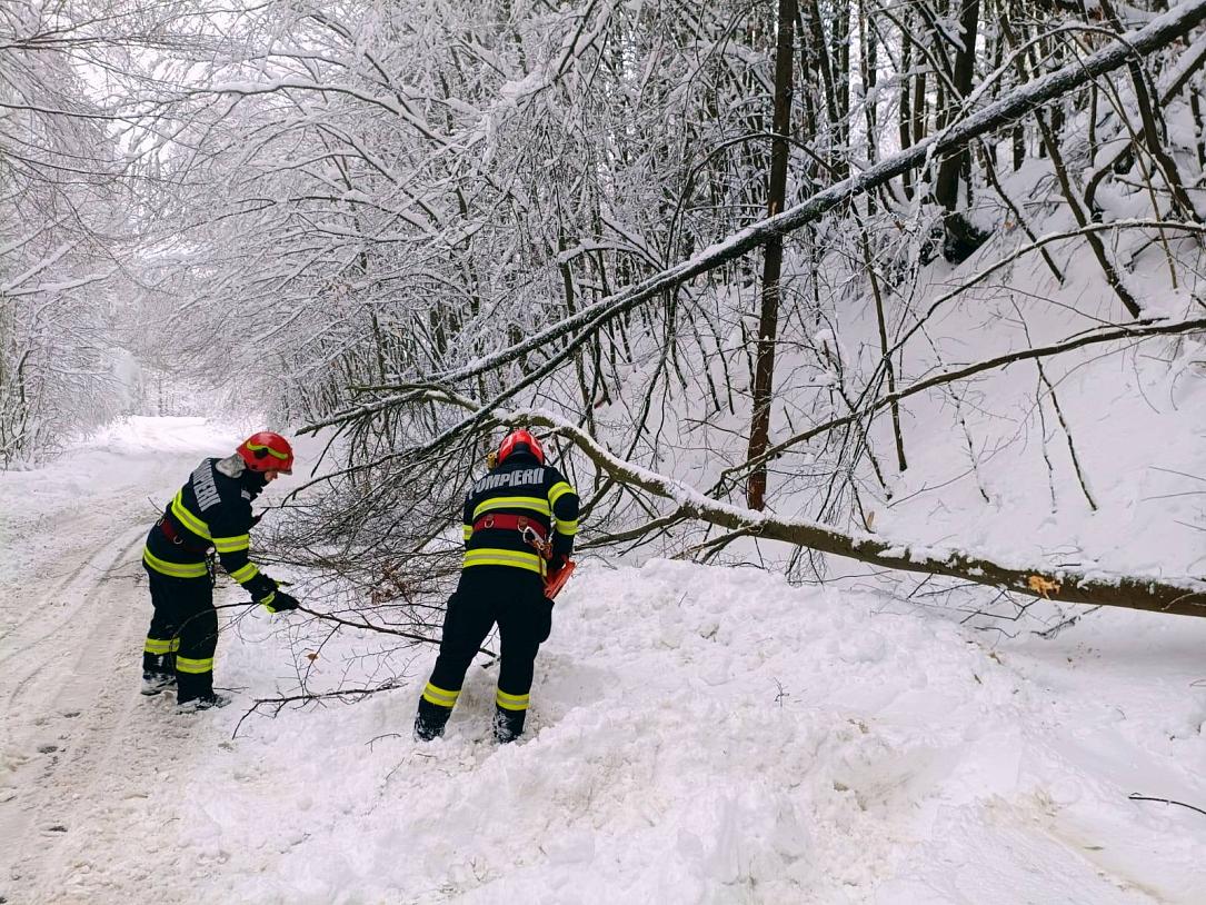 Rough winter weather continues to impact more than a third of Romania