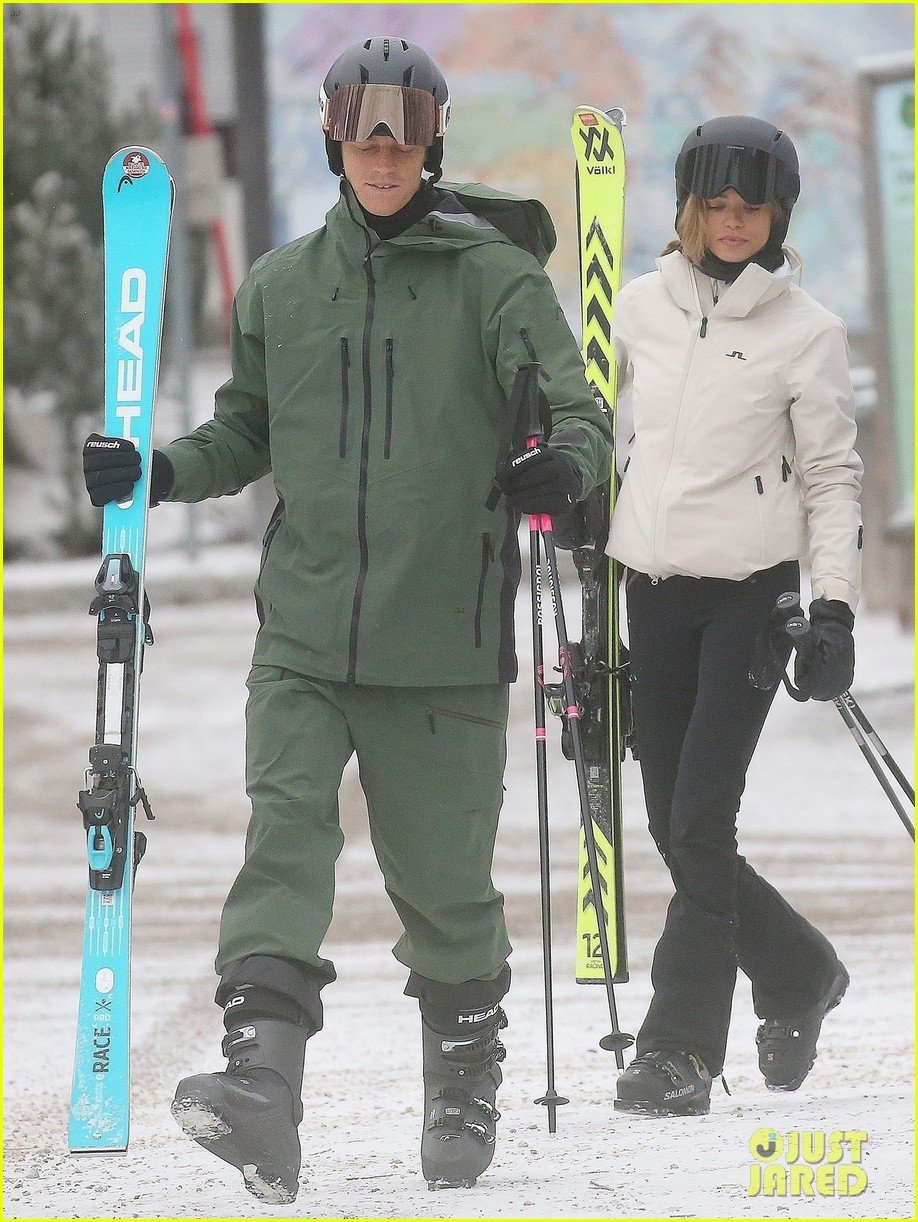 jannik sinner laila hasanovic go skiing in italy 015260811