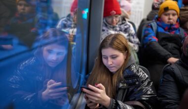 In Russia, plans to cut mobile internet on New Year’s Eve draw fury
