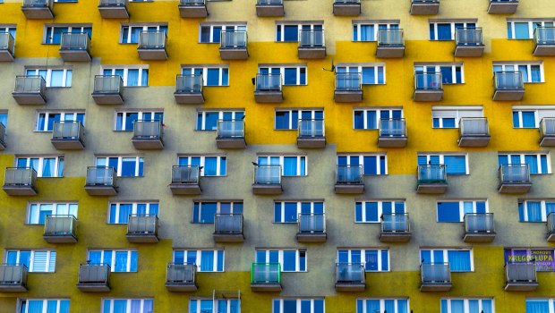 Ποιες χώρες της ΕΕ επενδύουν περισσότερο στην προσιτή στέγαση; Η Ελλάδα για άλλη μια φορά στον πάτο