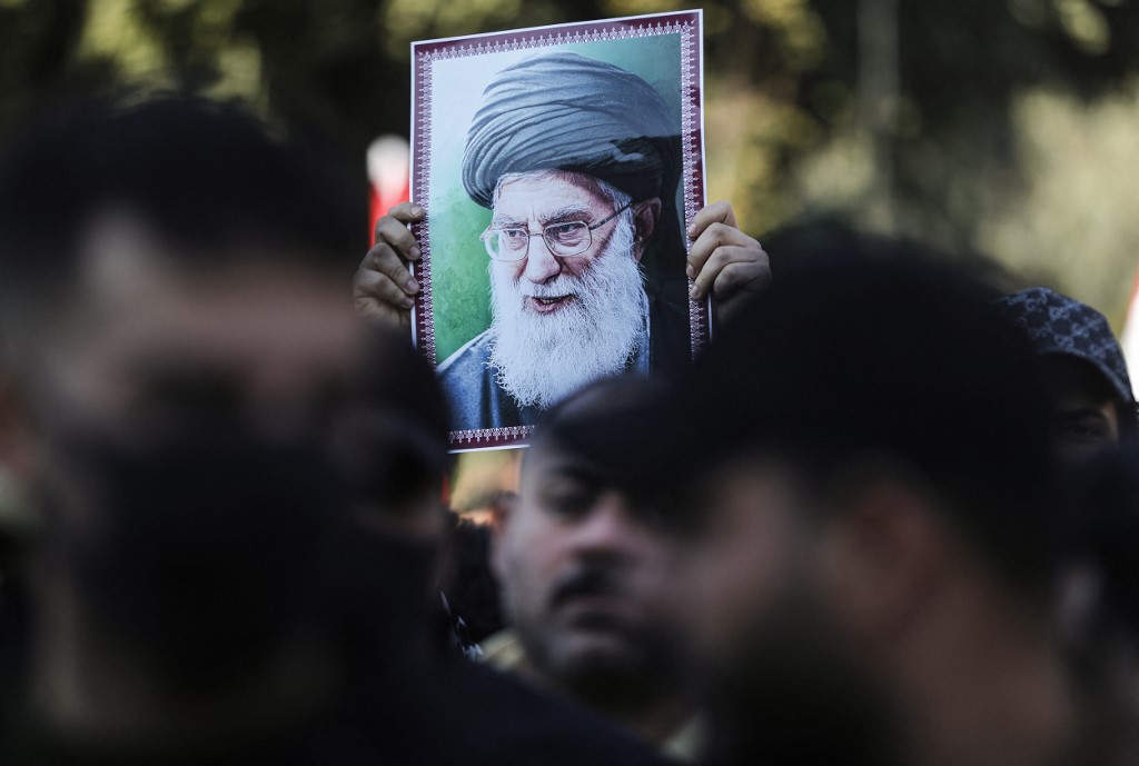 Τραμπ στο Politico: Ήρθε η ώρα να αναζητηθεί νέα ηγεσία στο Ιράν – Ο Χαμενεΐ είναι άρρωστος