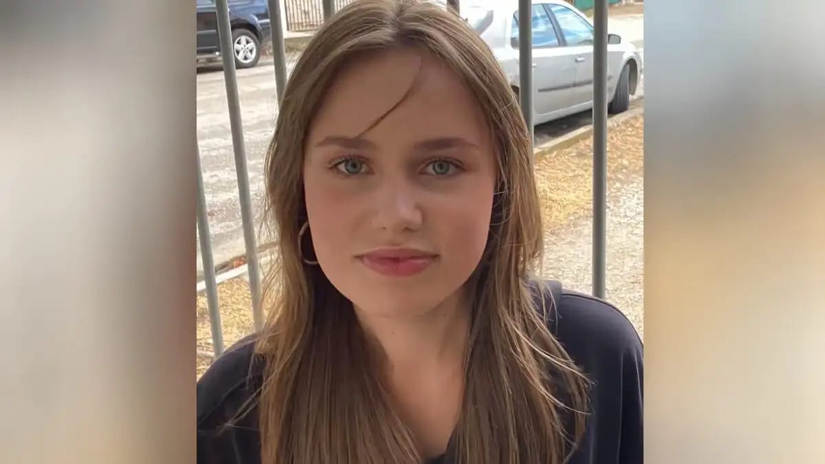 16 year old Laura, Greece