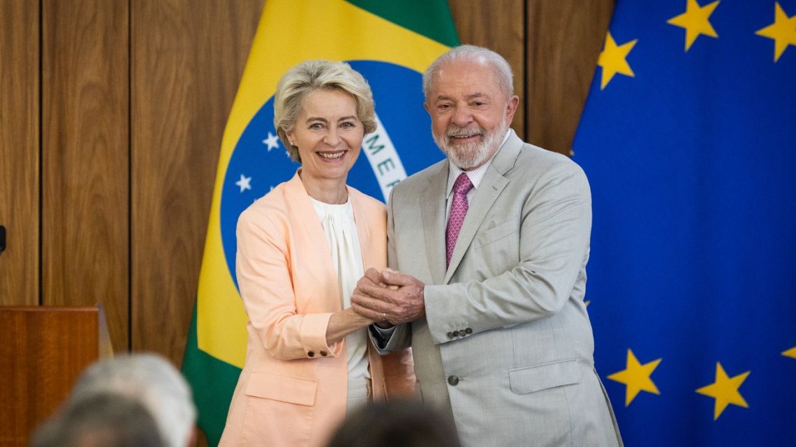 Luiz Inácio Lula da Silva and Ursula von der Leyen during a news conference in Brasília in 2023.