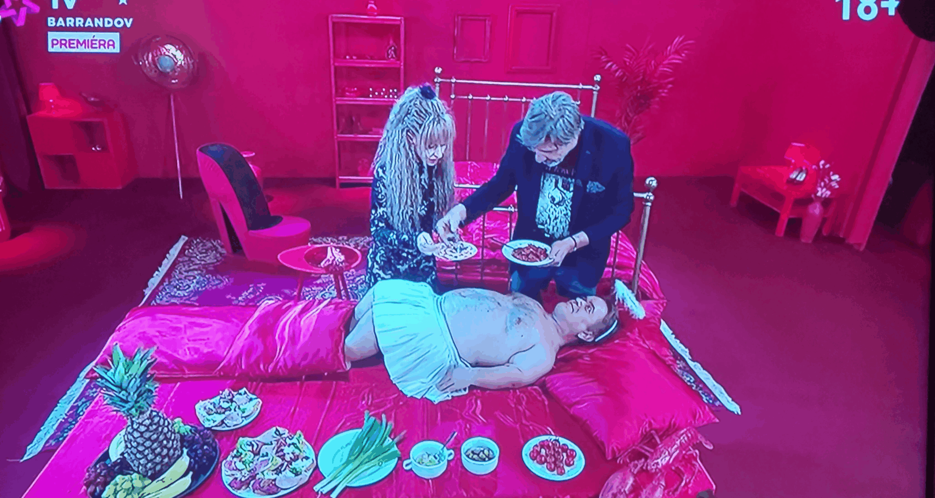 Tohle na mém bingu silvestrovských show nebylo...