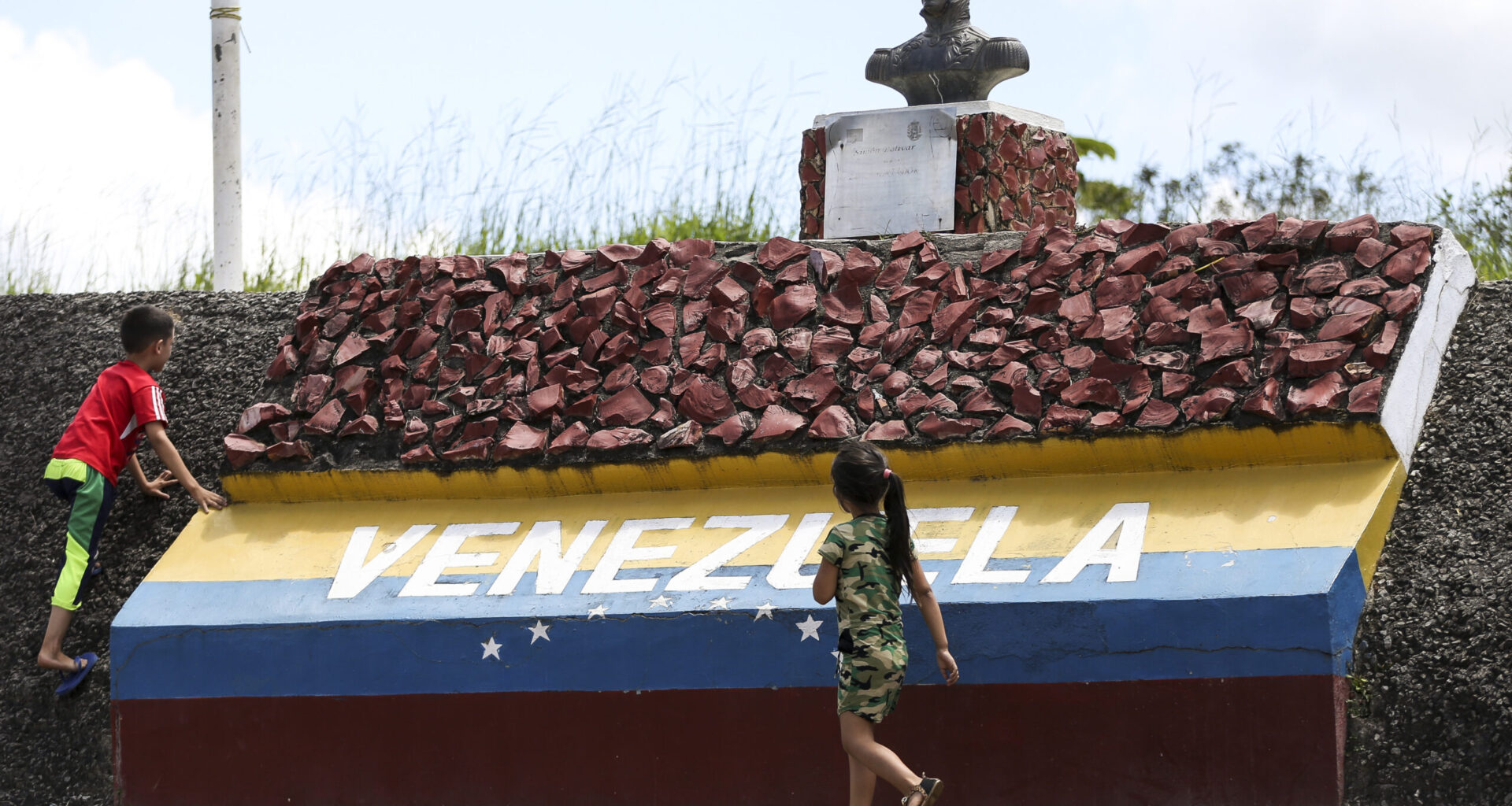 Brazil Authorizes National Guard to be deployed to border city with Venezuela