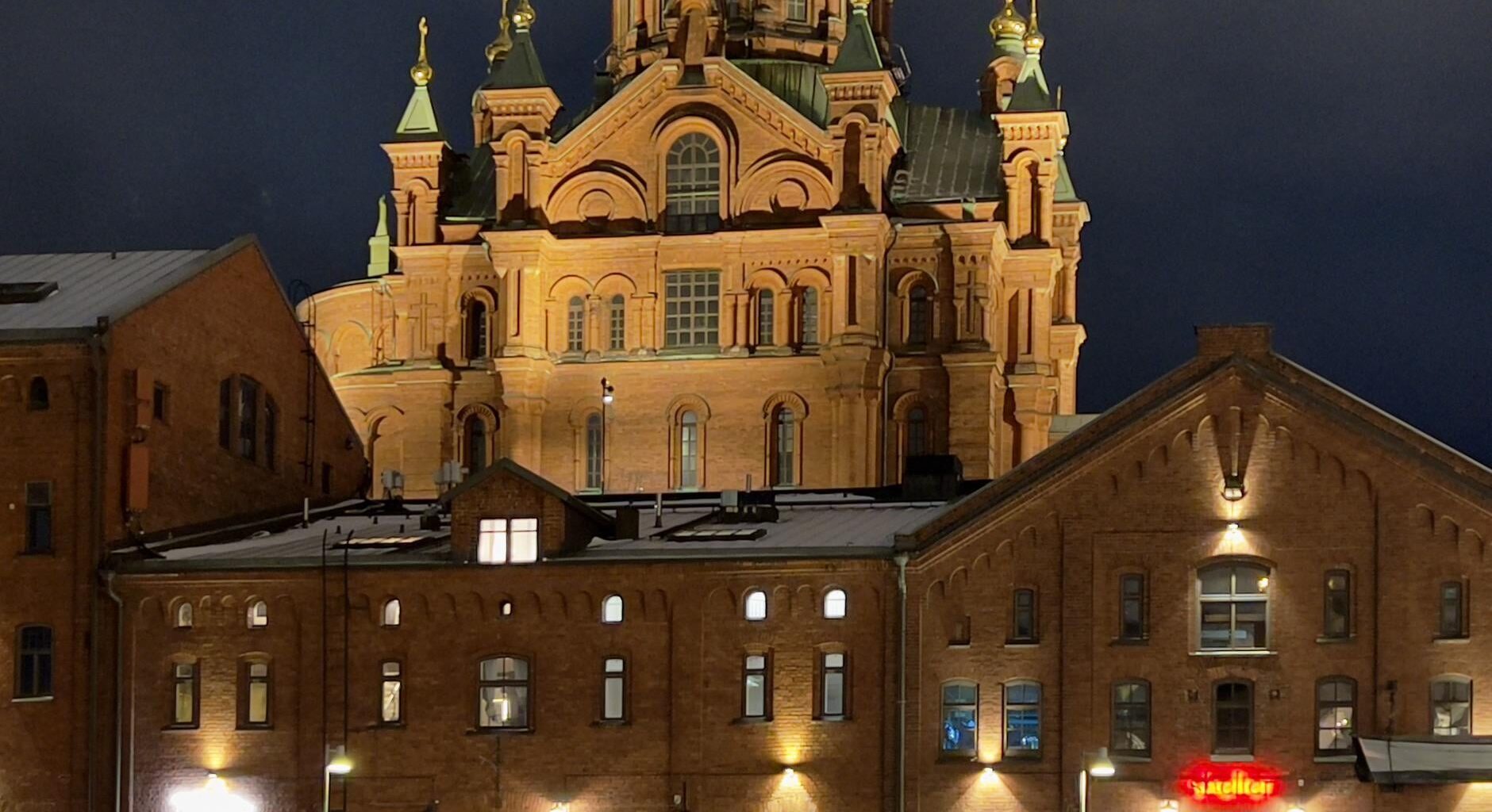 Uspenski cathedral in Helsinki looks stunning after dark
