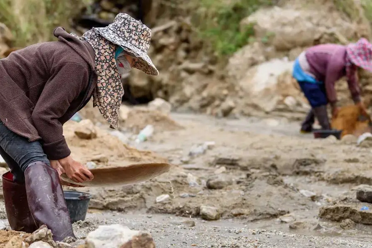 Migrant women at risk of violence and exploitation | Press Releases | Asia