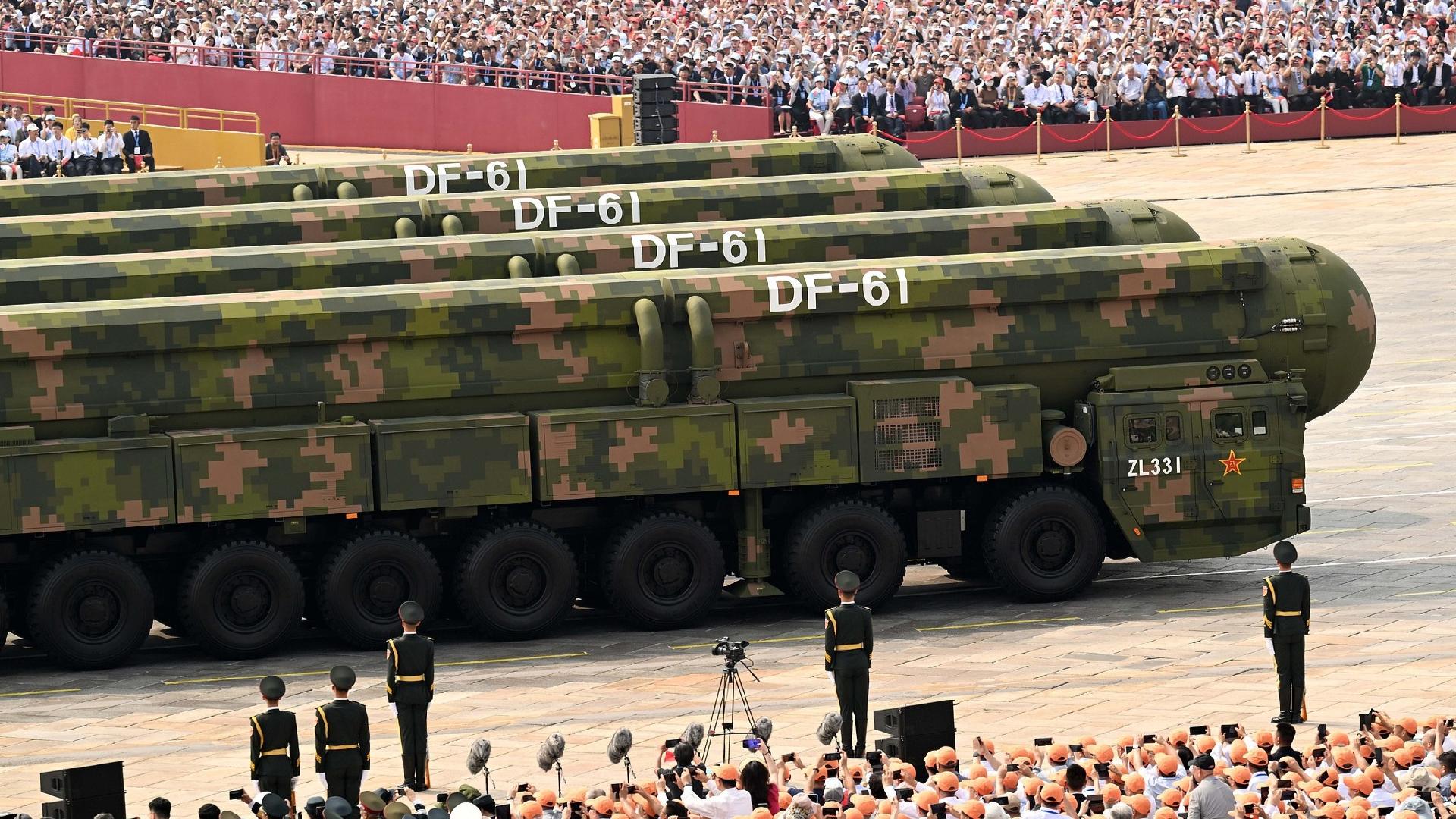 With an estimated range of between 12.000 and 15.000 km, mobile launch via 16-wheeled platforms, and strategic nuclear capability, the DF-61 marks China's new generation of intercontinental ballistic missiles.