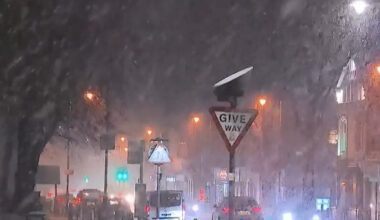 Ger năprasnic şi furtuni cu forţă de uragan au îngenunchiat Europa: "Rămâneţi acasă"