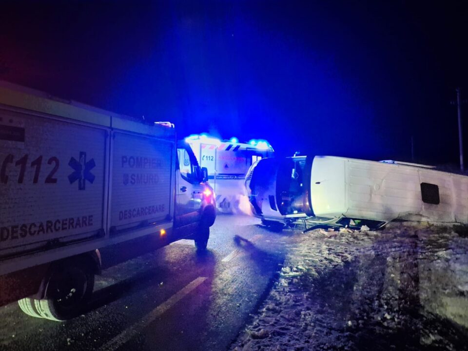 Un microbuz care transporta 11 moldoveni spre Germania a fost implicat într-un accident în România – Ziarul de Gardă
