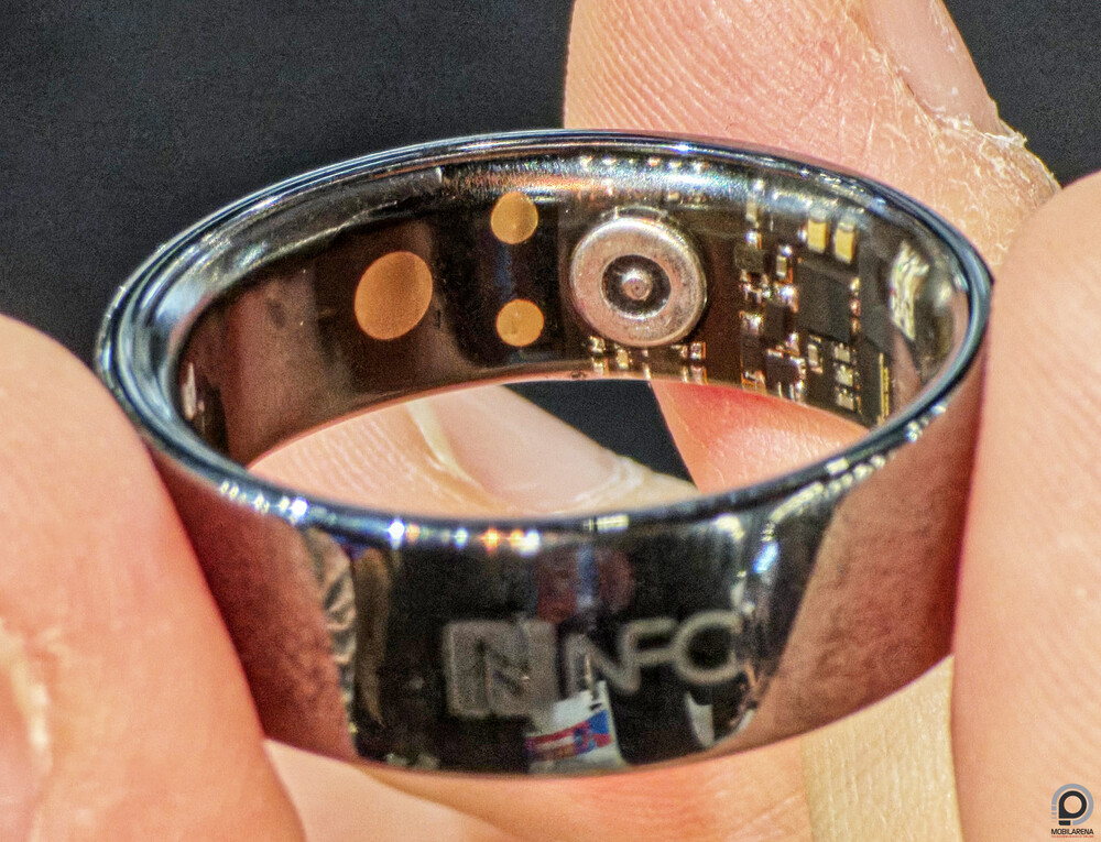 Az AI Health Ring with NFC