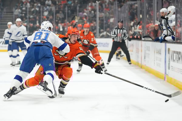 Erik Černák (v bielom)