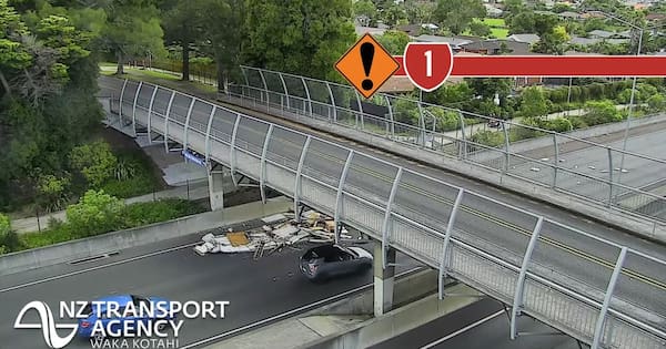 Lanes reopen on Auckland motorway after house collides with overbridge