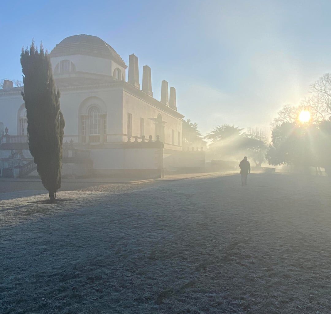 Chiswick House and Gardens on a cold and frosty morning 🥶