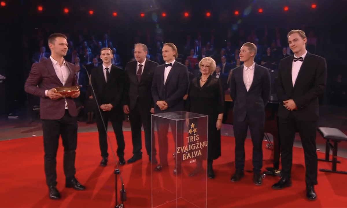 Latvijas Florbola savienība » LV » 2025/2026 » Jaunumi » Latvijas vīriešu florbola izlase iegūst "Trīs zvaigžņu balvu"