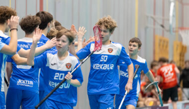 Latvijas Florbola savienība » LV » 2001/2002 » Jaunumi » "Ķekavas Bulldogs" savā laukumā pieveic lielvārdiešus