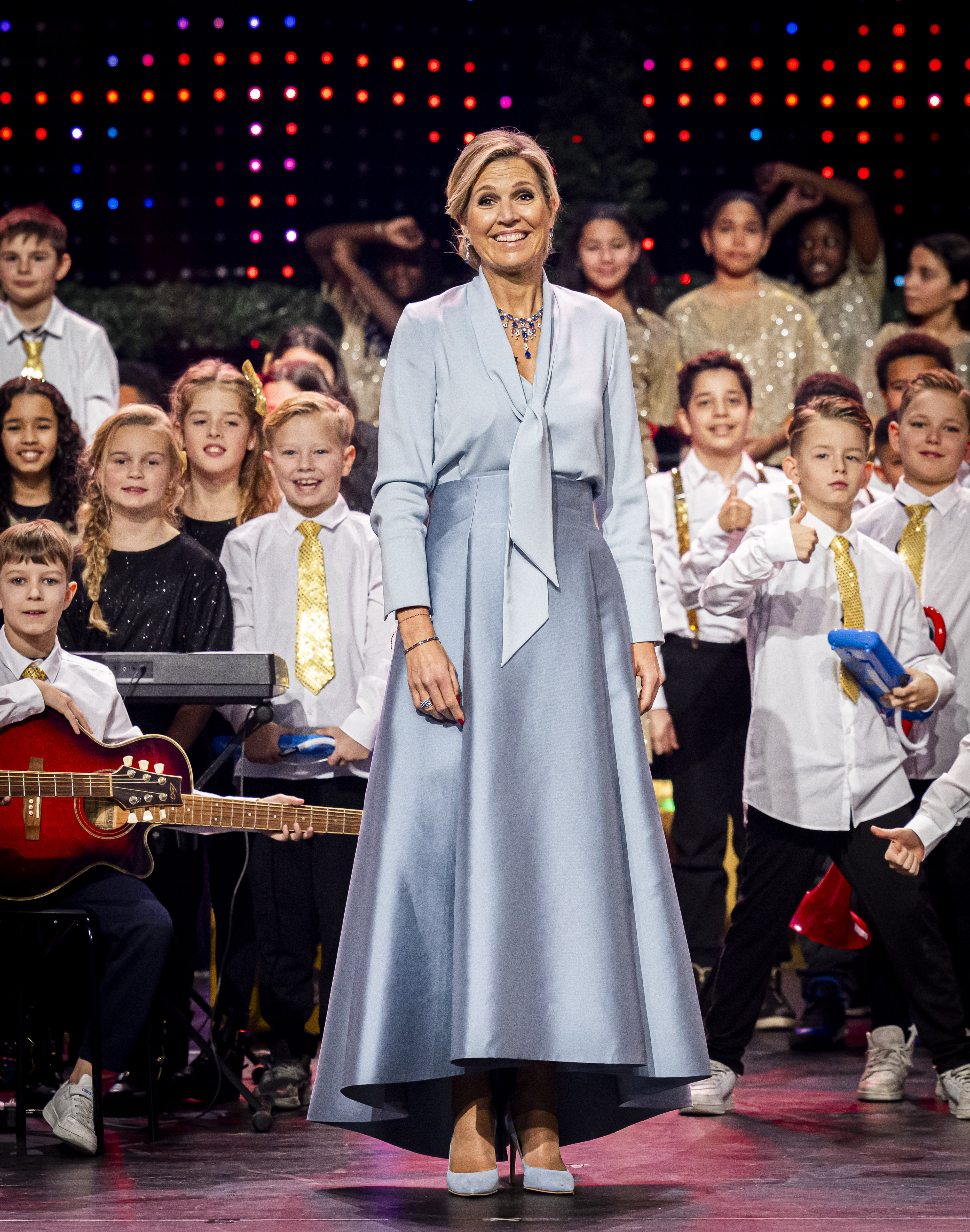Queen Maxima at a Christmas concert in a blue skirt and blouse