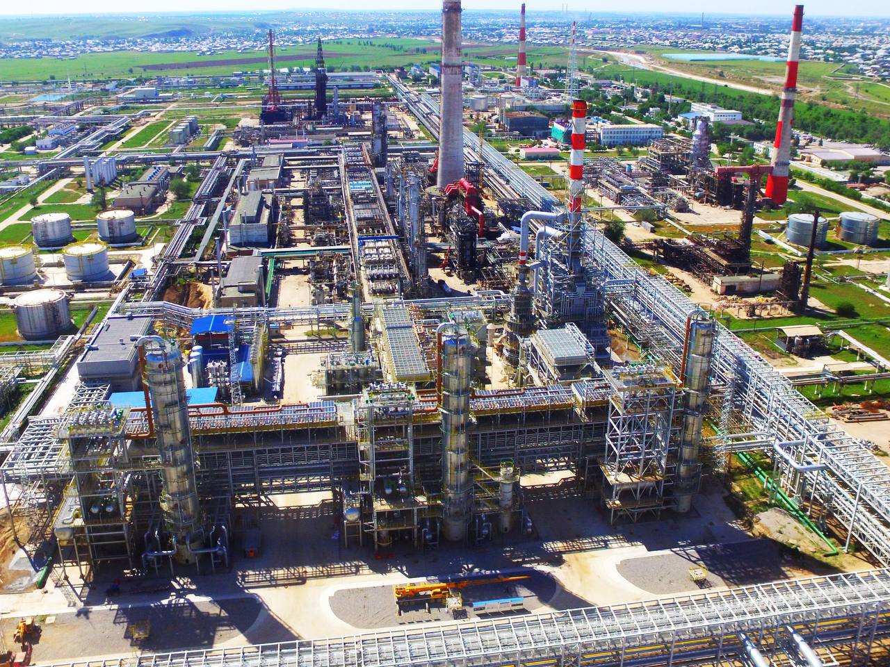 KazMunayGaz Refineries Reach Record Production of Light Petroleum Products in 2025