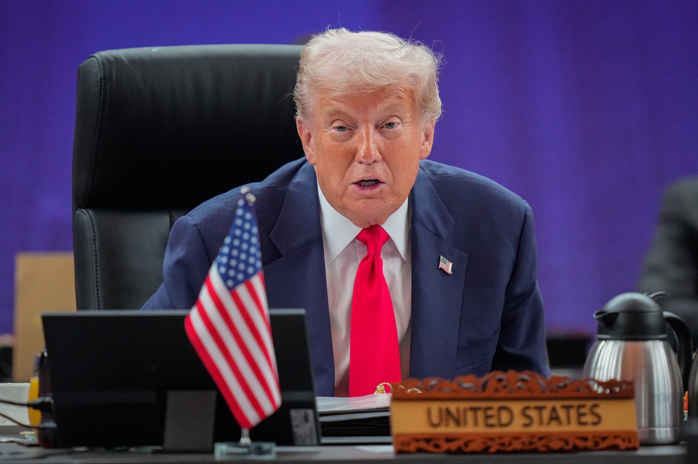 Trump toži lastno vlado, račun bi izstavil davkoplačevalcem