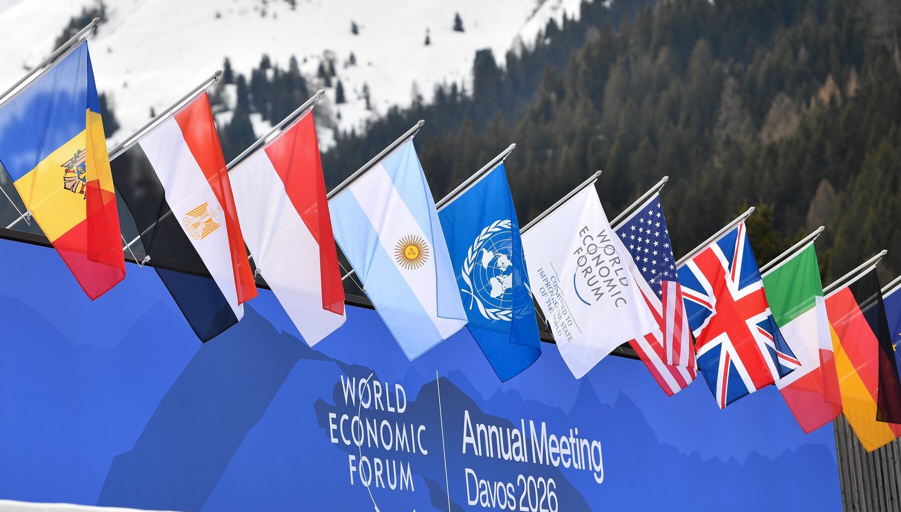 Sondaj: Cei mai mulți români cred că președintele Nicușor Dan ar fi trebuit să participe la Forumul de la Davos. Aproape jumătate spun că România ar trebui să adere la Consiliul pentru Pace al lui Trump