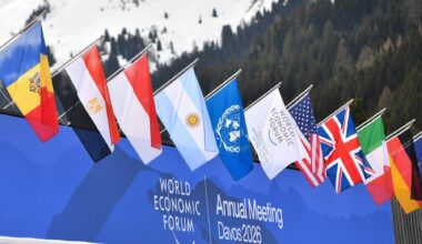 Sondaj: Cei mai mulți români cred că președintele Nicușor Dan ar fi trebuit să participe la Forumul de la Davos. Aproape jumătate spun că România ar trebui să adere la Consiliul pentru Pace al lui Trump