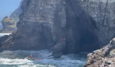 Cliff fall sparks dramatic rescue at Auckland's Karekare Beach