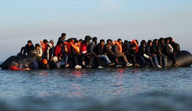 France bans 10 far-right UK activists for targeting migrant boats | Migration News