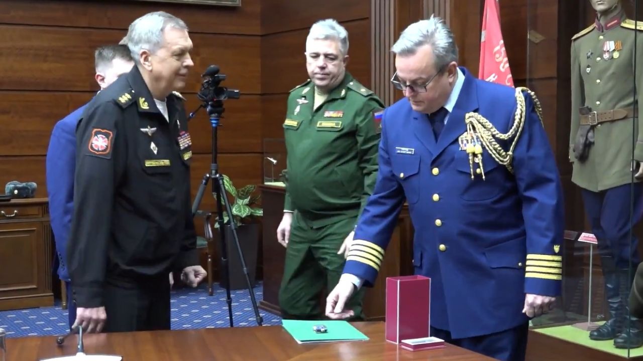 Admiral Igor Kostyukov transfers evidence to American officials