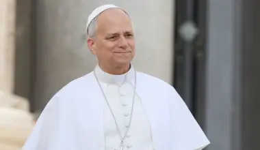 Pope Leo cautions against ‘substitutes for happiness’ in Angelus