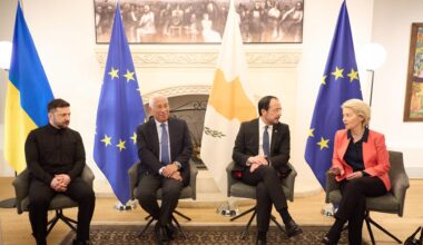 Der ukrainische Präsident Wolodymyr Selenskyj zum Auftakt der EU-Ratspräsidentschaft von Zypern zu Besuch in Nikosia mit EU-Ratspräsident António Costa, Zyperns Präsident Nikos Christodoulides und Kommissionspräsidentin Ursula von der Leyen (von links)