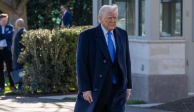 Can Bitcoin Weather Another Trade War? Price Stays Flat Amid Greenland Dispute