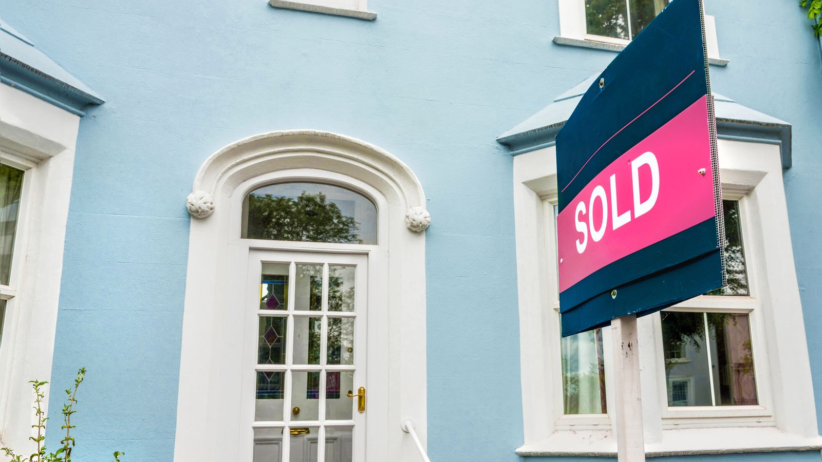 House prices unexpectedly fall - and it's particularly bad in one part of UK | Money blog | Money News